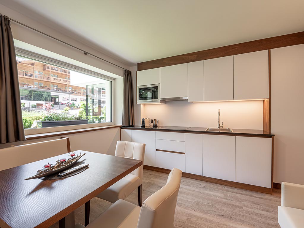 Living room / kitchen - Garden Suite Royal