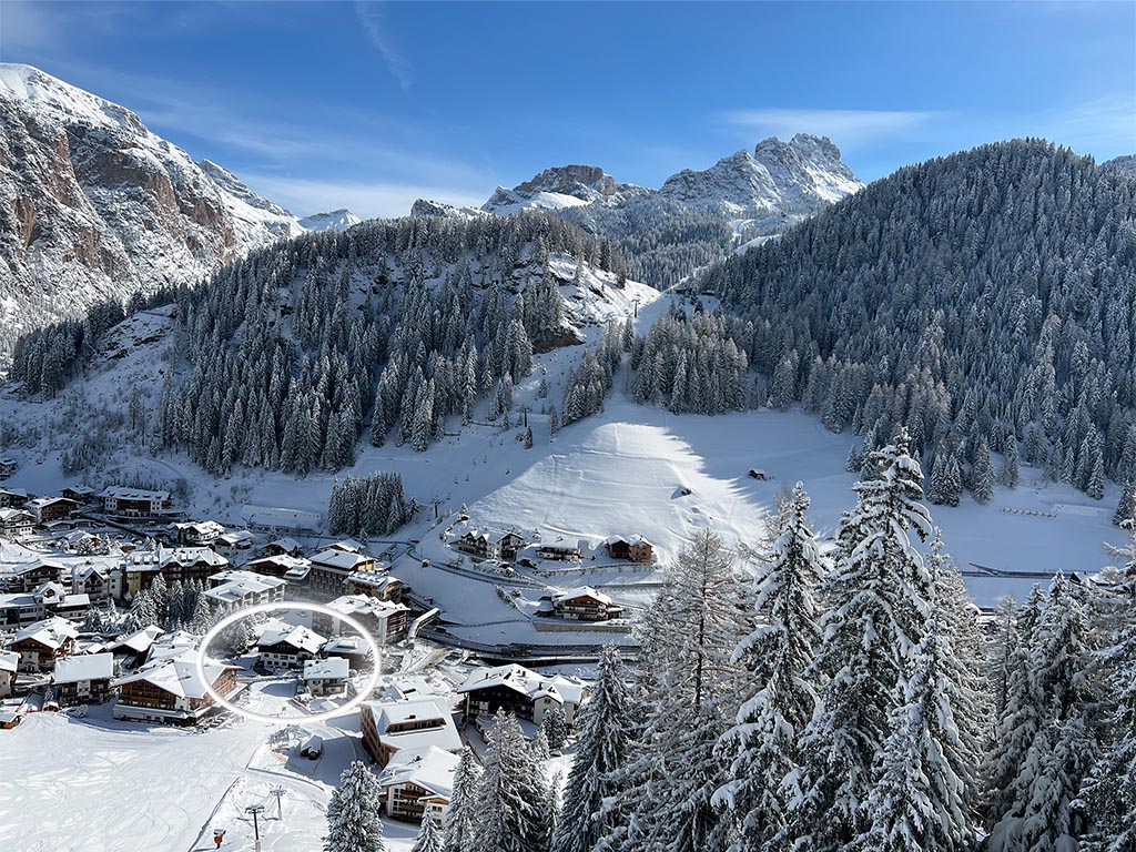 Skihotel Arya Alpine Lodge directly on the ski slope of the Sellaronda