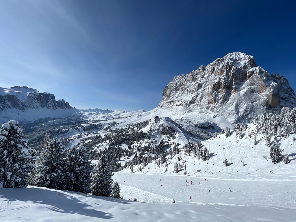 Sellaronda ski slope Ciampinoi