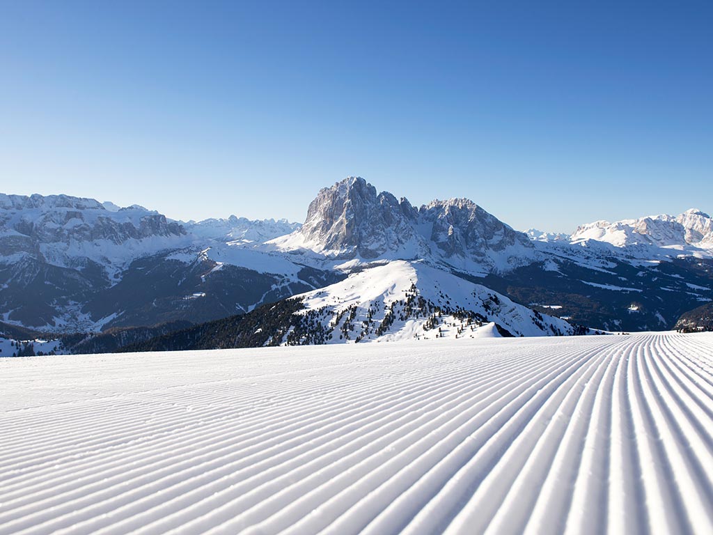 Skiing in Italy, Val Gardena, Dolomites - Dolomiti Superski