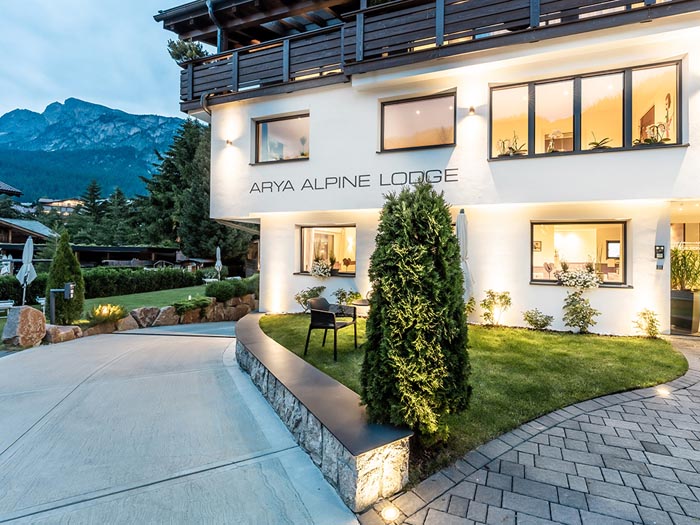 Hotel Garni Arya Alpine Lodge in Selva di Val Gardena in de zomer