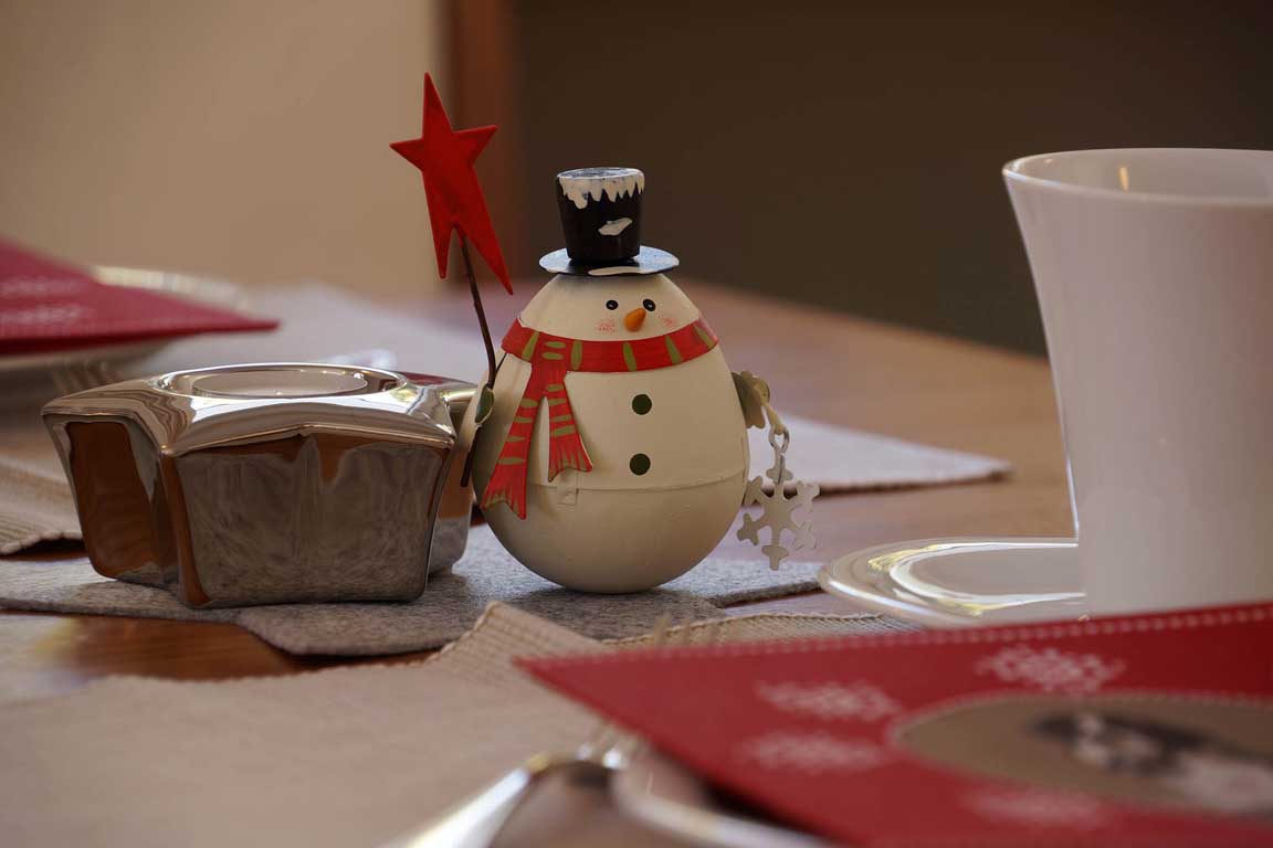 Le decorazioni natalizie in sala colazione