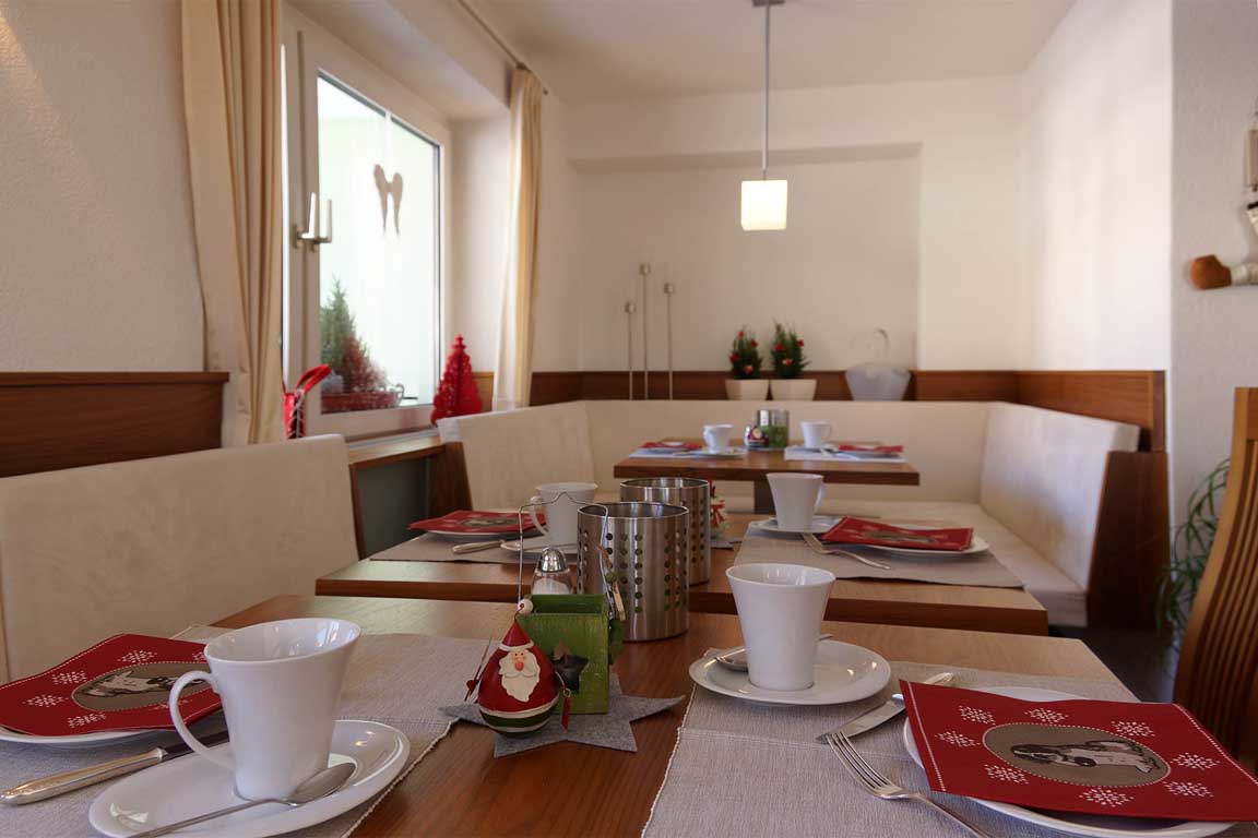 Breakfast room of the Garni Hotel Arya Alpine Lodge