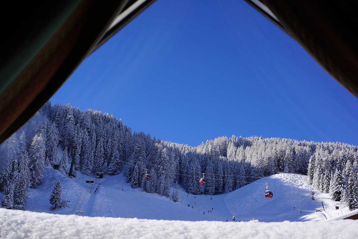 Uitzicht vanuit de kamers richting de ski piste Freina